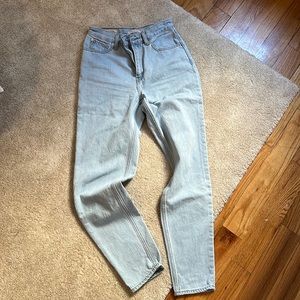 Levi’s 80 mom jeans